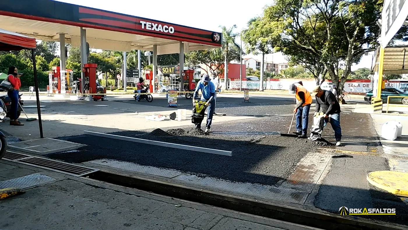 Renovación de pavimento en estación Texaco