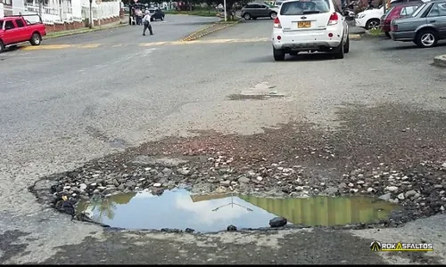 Bache profundo en pavimento