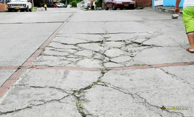 Concreto deteriorado con roturas