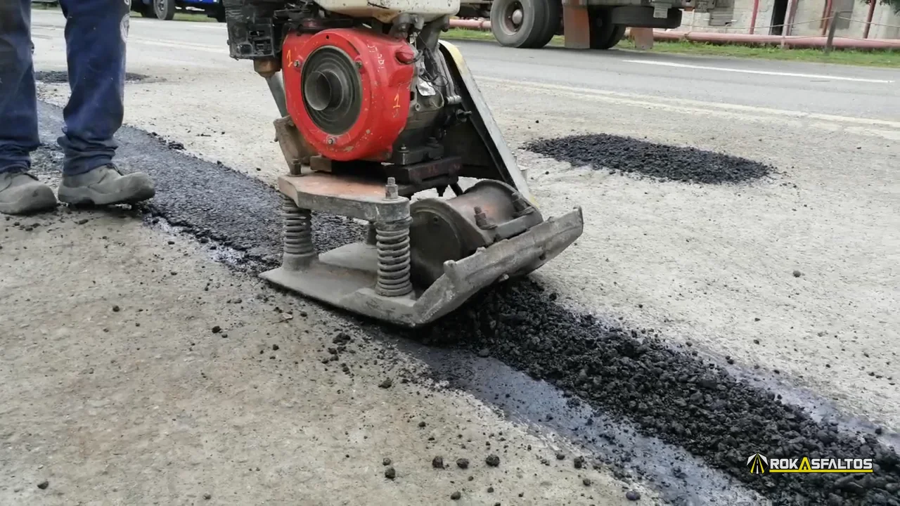 Compactar la mezcla asfáltica