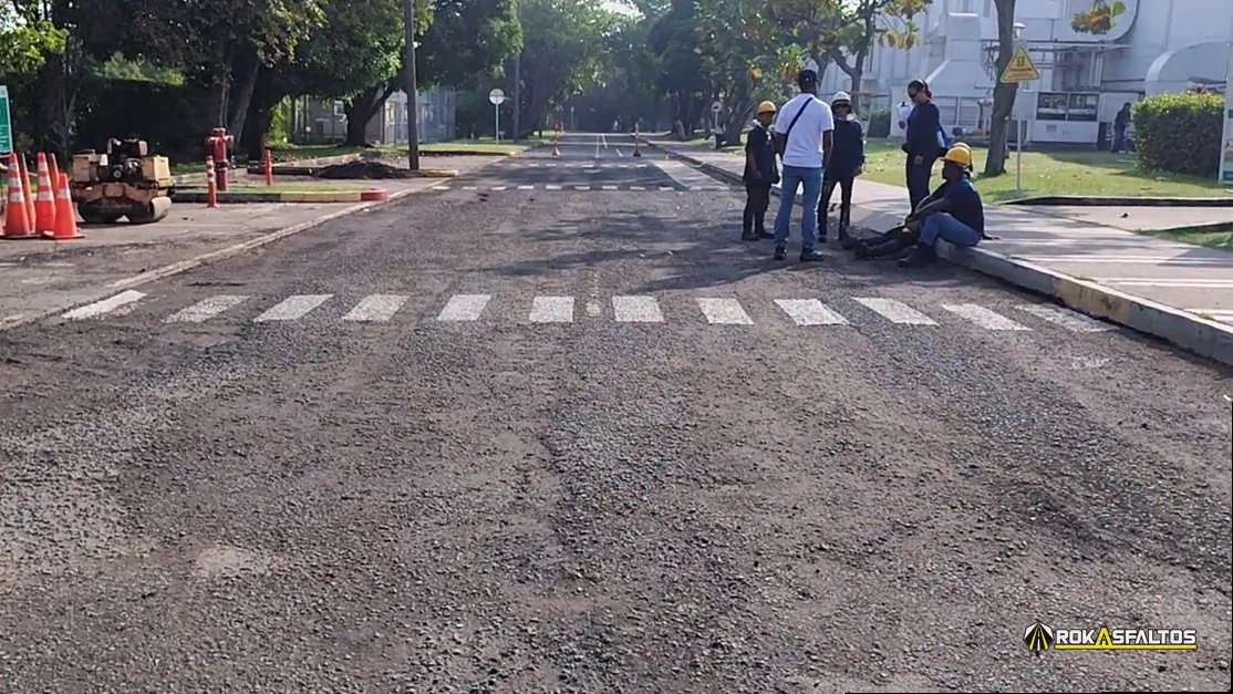 Pavimento deteriorado antes de la intervención